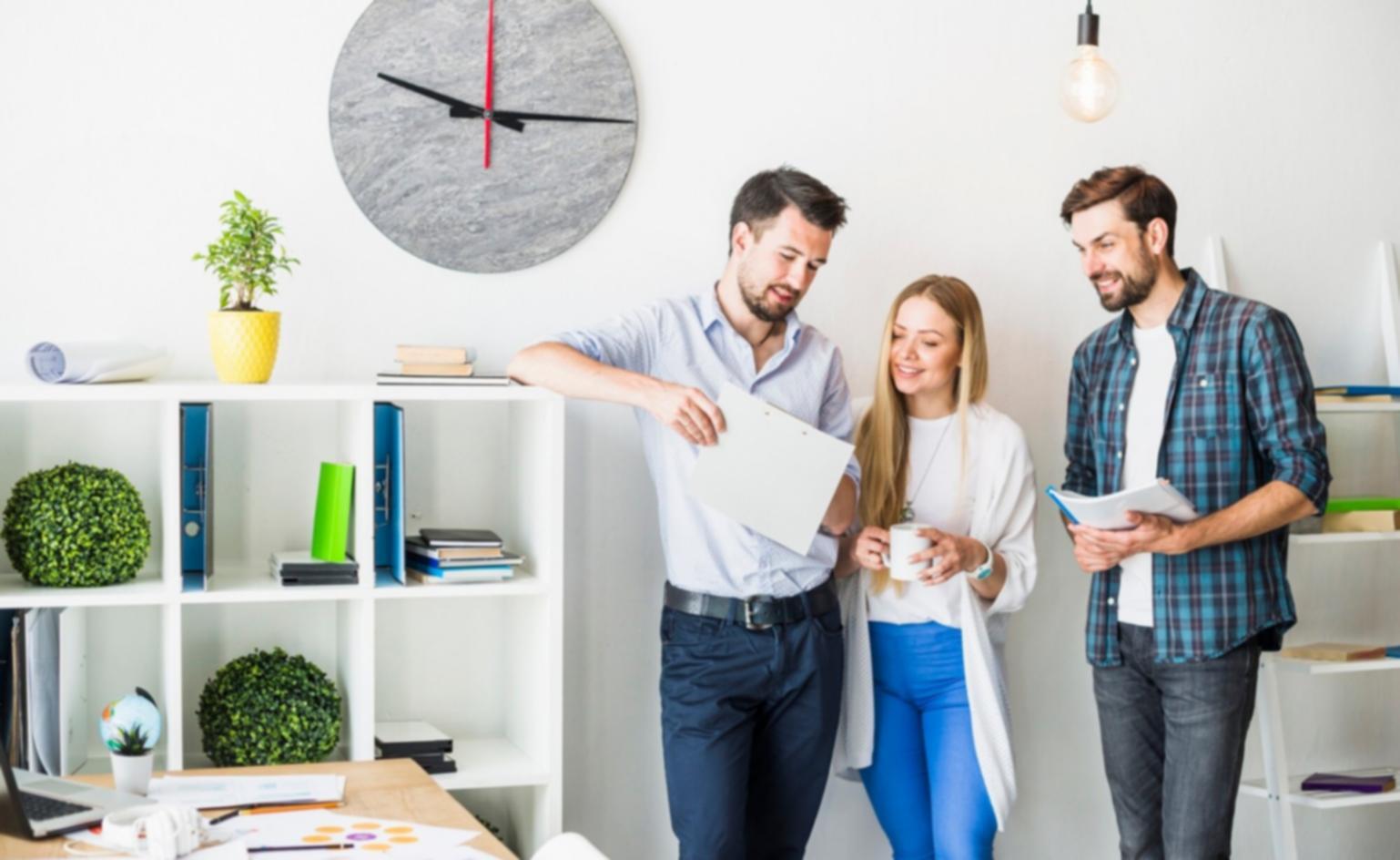 Gruppenarbeit während einer Fallanalyse im Lernprogramm